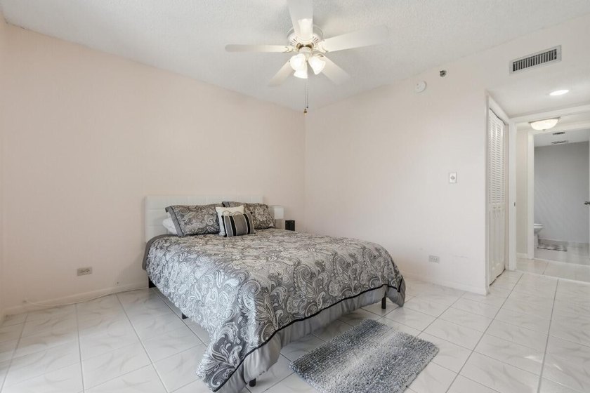 Beautiful 2nd floor 2-bedroom, 2-bath condo in Senior Community - photo 32