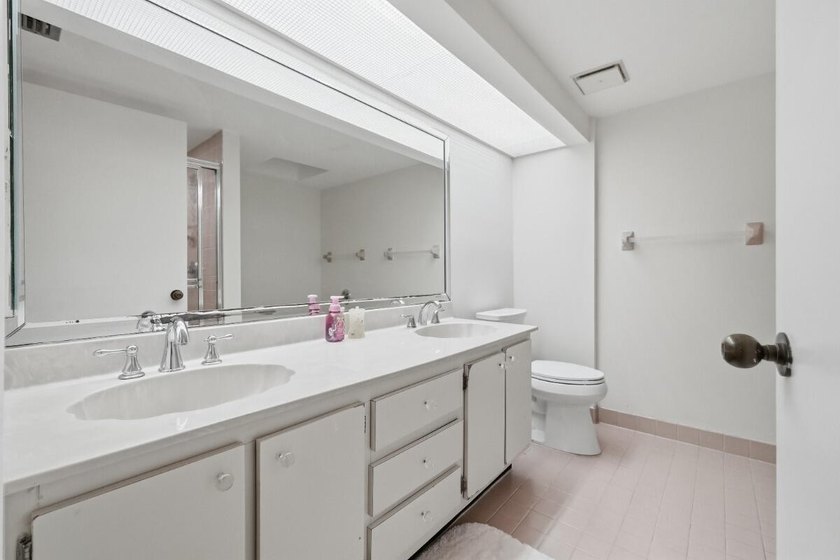Beautiful 2nd floor 2-bedroom, 2-bath condo in Senior Community - photo 36