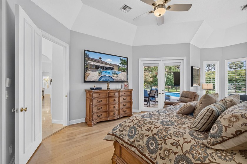 Exceptional estate pool home privately nestled along the 5th - photo 37