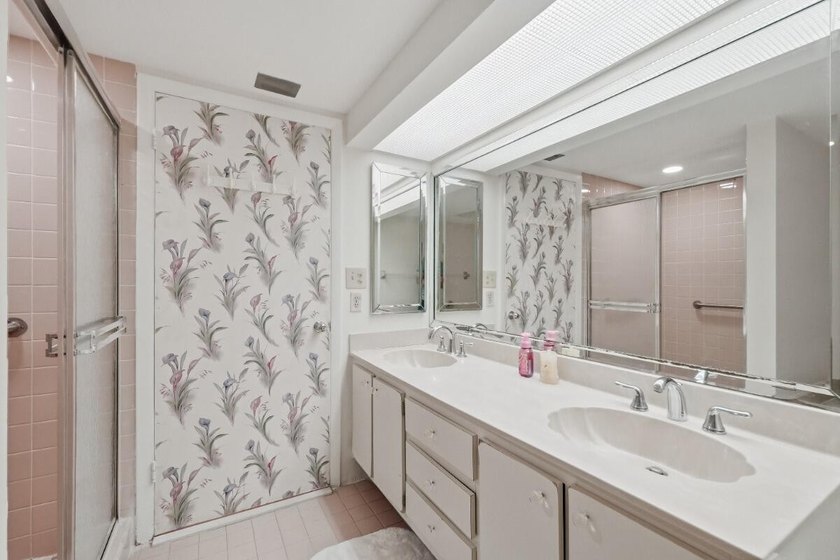 Beautiful 2nd floor 2-bedroom, 2-bath condo in Senior Community - photo 39