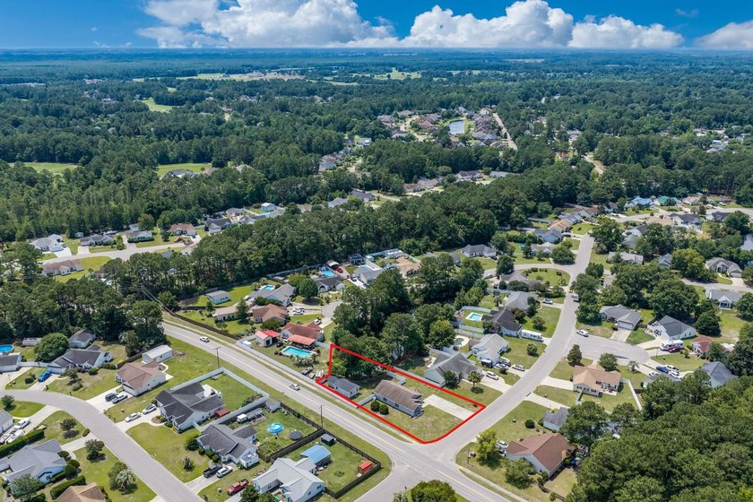 NO HOA, a fenced backyard overlooking the pond, and an updated - photo 40