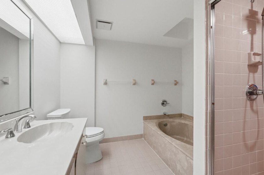 Beautiful 2nd floor 2-bedroom, 2-bath condo in Senior Community - photo 40