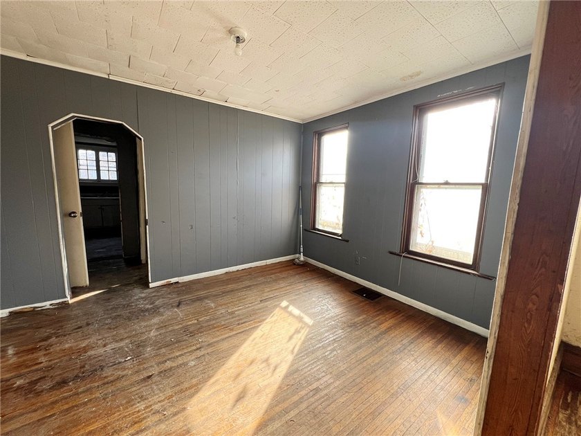 Opportunity Awaits in the City of Rochester! Bring your vision - photo 7