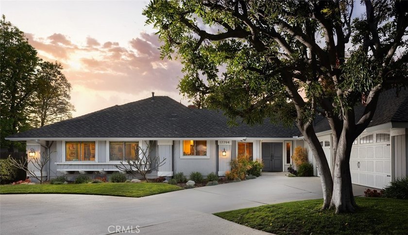 SINGLE STORY RANCH HOME* 3 CAR GARAGE* FULLY OWNED SOLAR PANELS* - photo 2