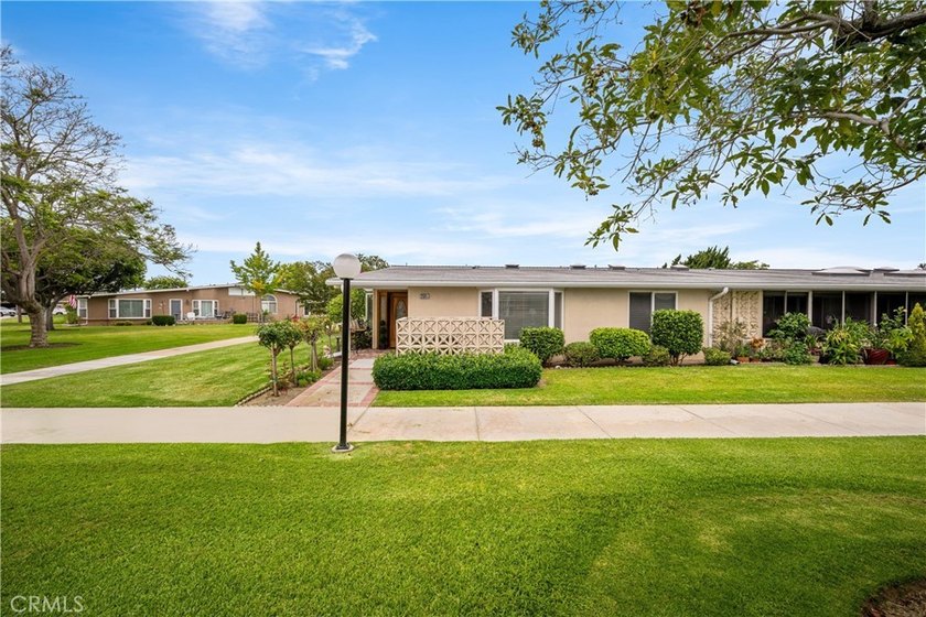 IMMACULANT 2 bedroom 1 1/2 bath corner unit in Mutual 10! This - photo 6