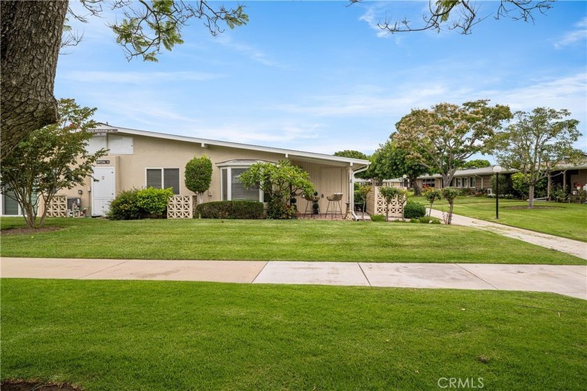 IMMACULANT 2 bedroom 1 1/2 bath corner unit in Mutual 10! This - photo 10