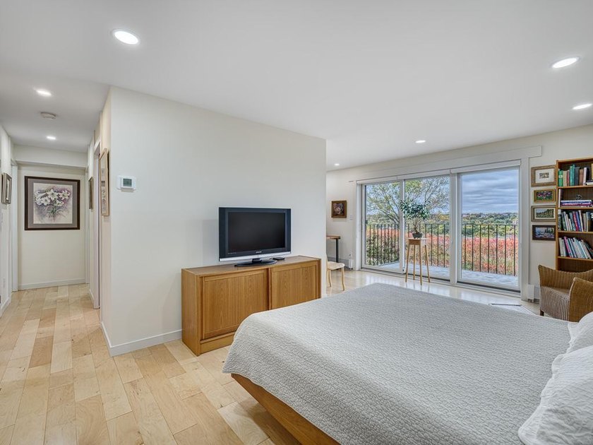 Experience unparalleled luxury and exclusivity with this - photo 10
