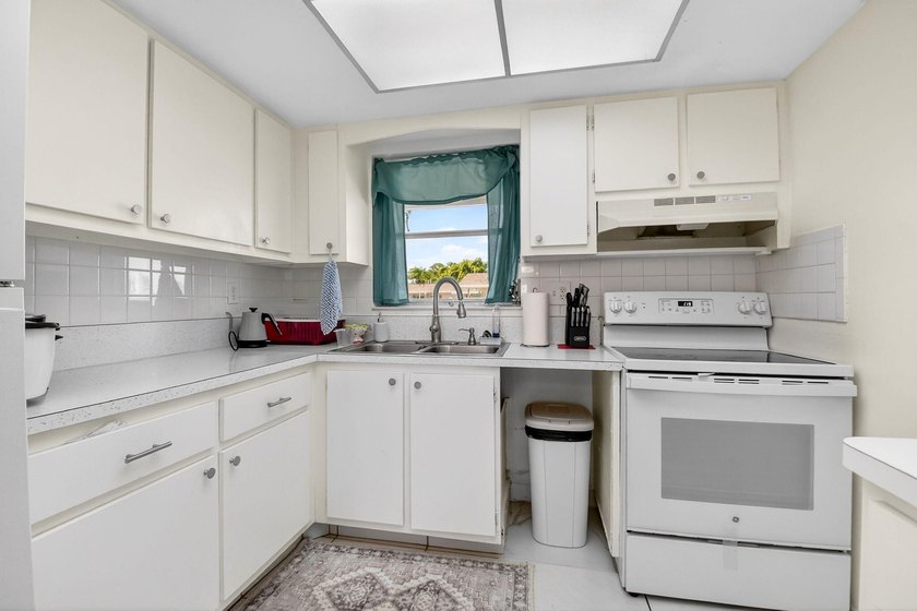 Welcome to this beautifully updated 2-bedroom, 2-bathroom - photo 17