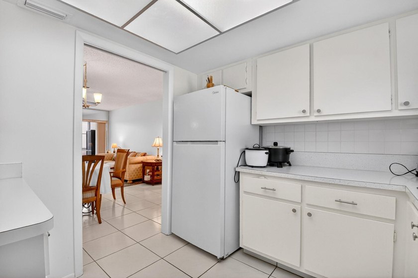 Welcome to this beautifully updated 2-bedroom, 2-bathroom - photo 18