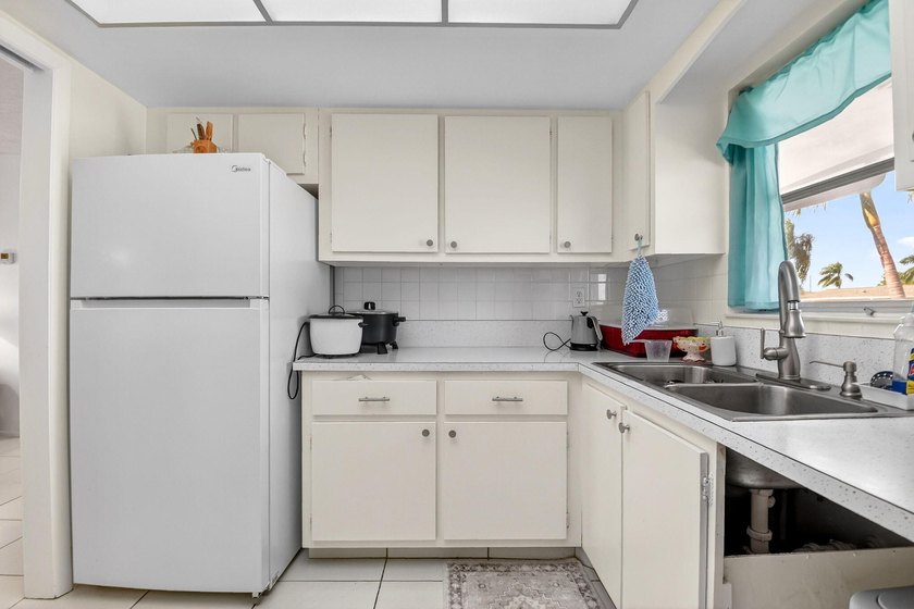 Welcome to this beautifully updated 2-bedroom, 2-bathroom - photo 19