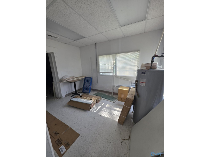 Commercial property with 2400sqft block building at busy - photo 21