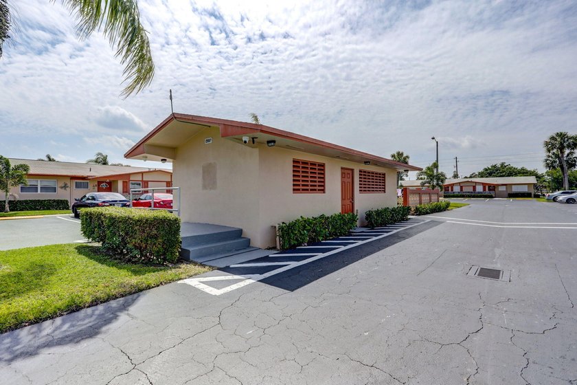Welcome to this beautifully updated 2-bedroom, 2-bathroom - photo 37