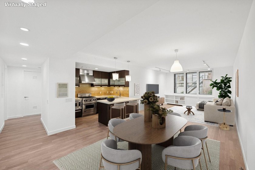 Open layout with XL living area and spacious bedrooms with TONS - photo 5