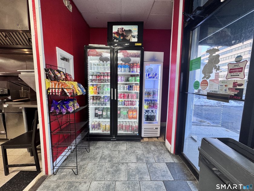 Fully renovated restaurant space featuring newly designed - photo 4