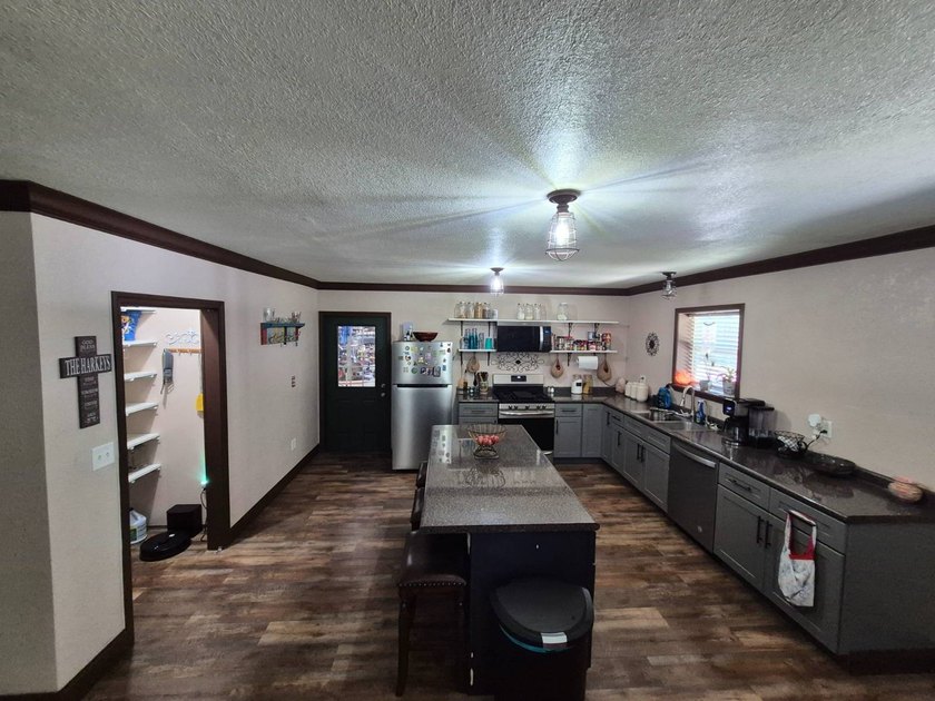 Investor Opportunity - Highway Frontage Shopdominium with - photo 8