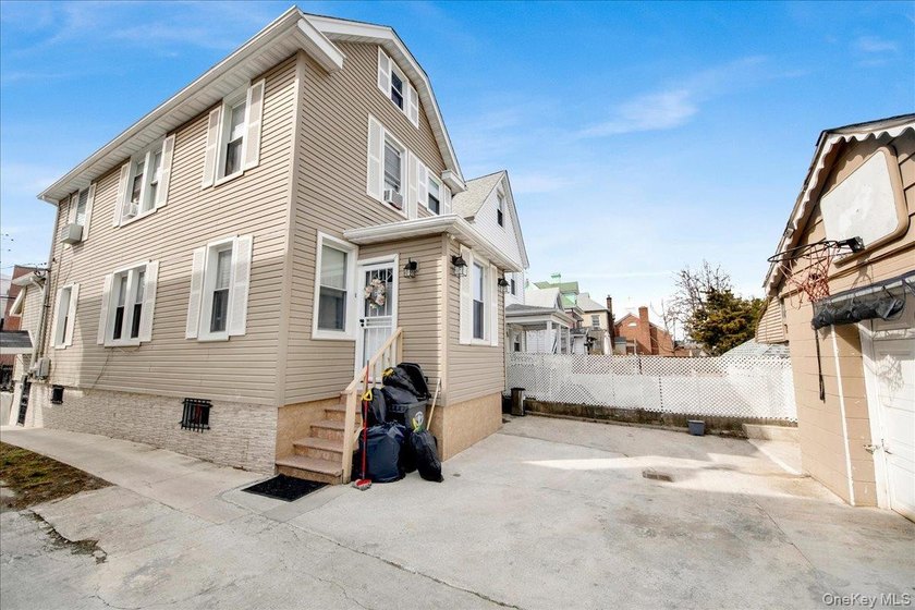 Detached, charming, and meticulously maintained single-family - photo 20