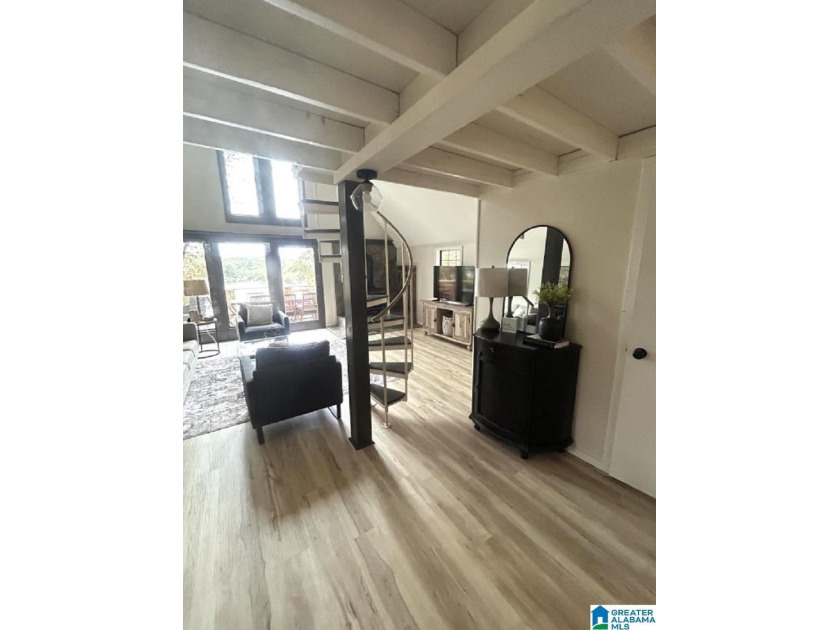 This newly renovated cottage offers privacy, year-round deep - photo 2