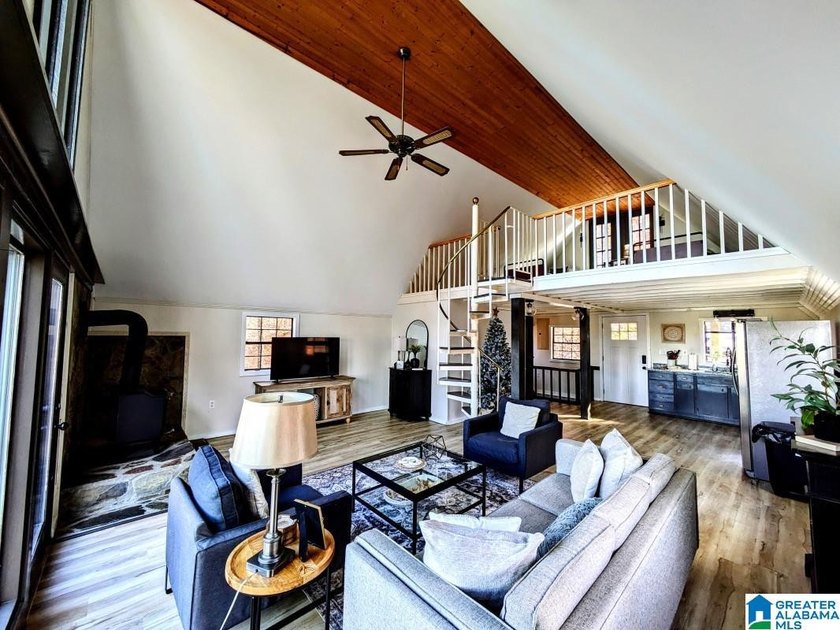 This newly renovated cottage offers privacy, year-round deep - photo 3