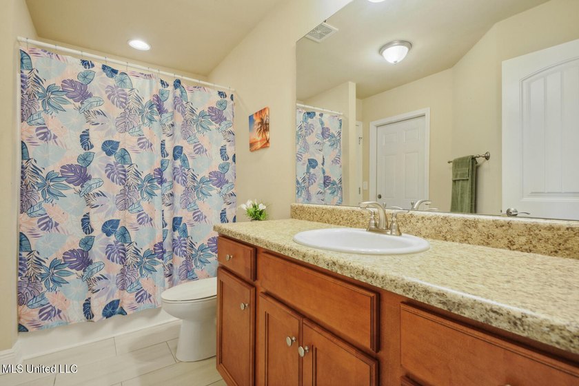 Beautiful 4br/3ba home nestled on a waterfront lot with - photo 12