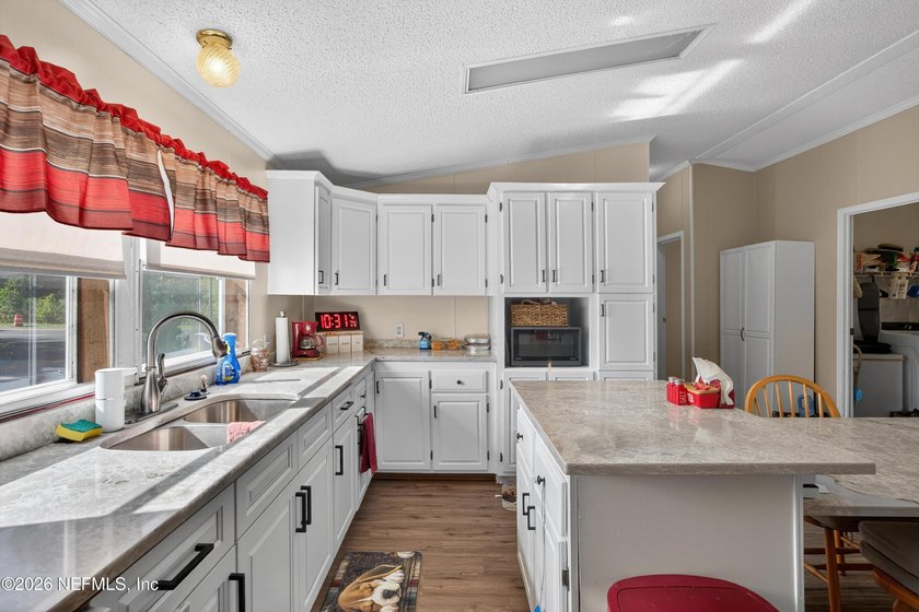 Easy living in this well maintained home conveniently located - photo 14