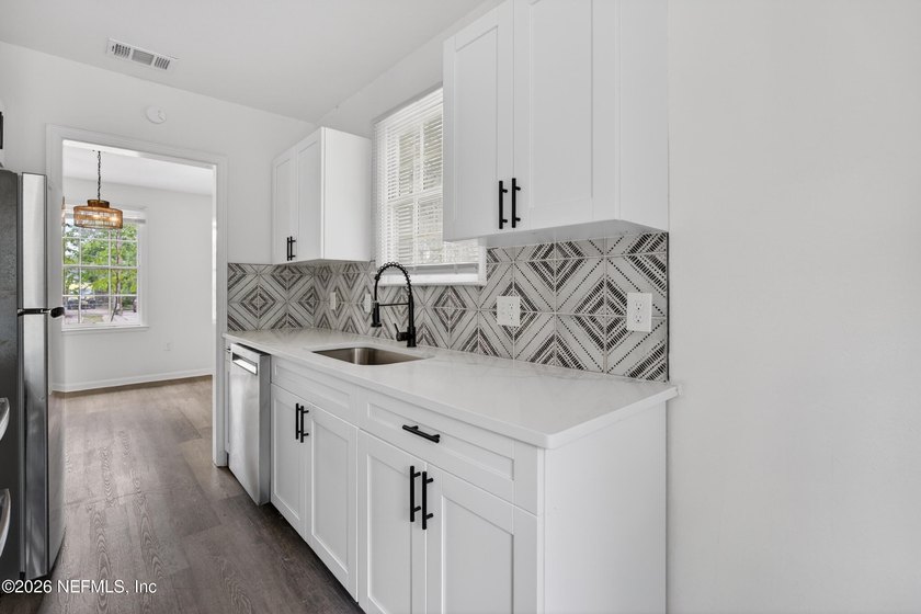 Fully renovated bungalow in central Jacksonville -- just minutes - photo 14