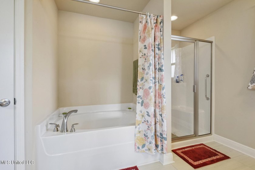 Beautiful 4br/3ba home nestled on a waterfront lot with - photo 20