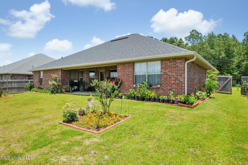 Beautiful 4br/3ba home nestled on a waterfront lot with - photo 21