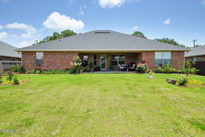 Beautiful 4br/3ba home nestled on a waterfront lot with - photo 22