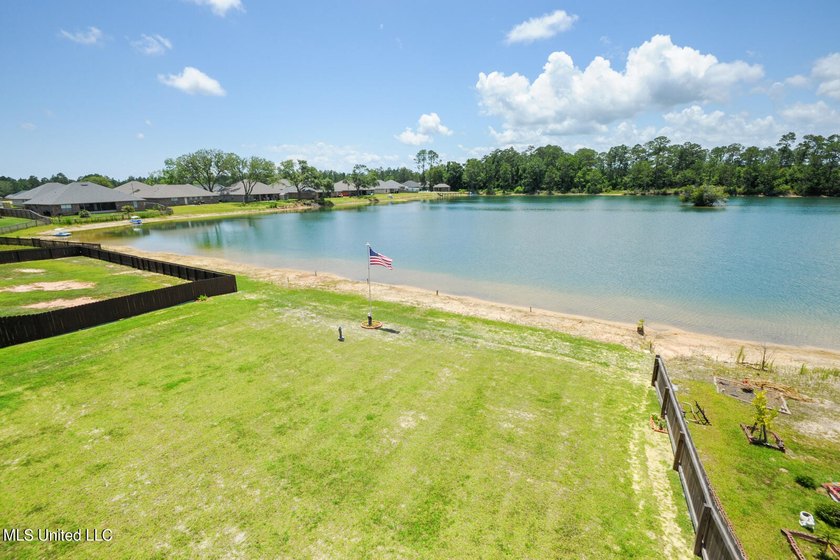 Beautiful 4br/3ba home nestled on a waterfront lot with - photo 23