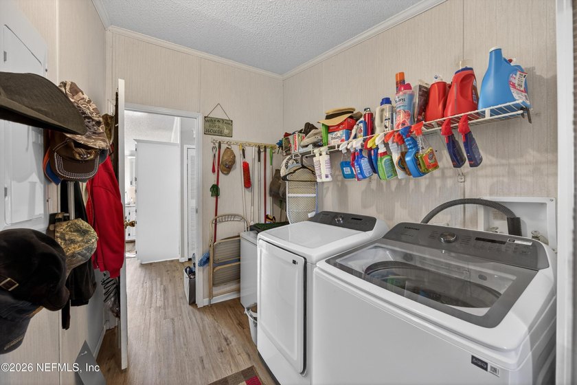 Easy living in this well maintained home conveniently located - photo 27