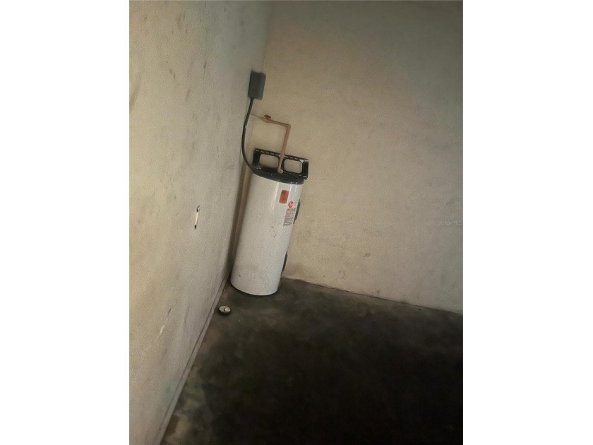 Short Sale. Great opportunity to own or lease a well-located - photo 10