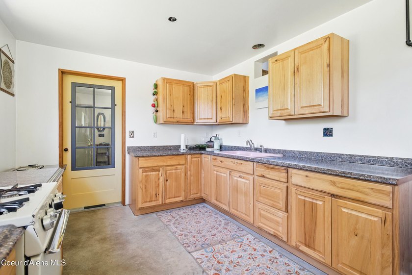 Behold a scarce opportunity with large acreage! This stunning - photo 3