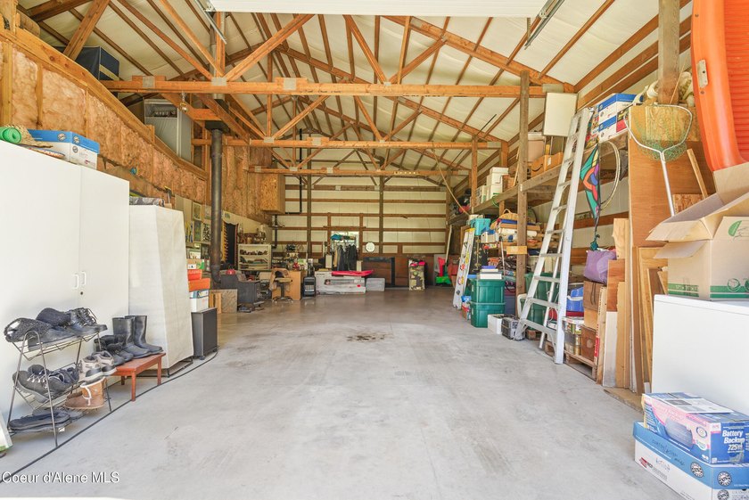 Behold a scarce opportunity with large acreage! This stunning - photo 4