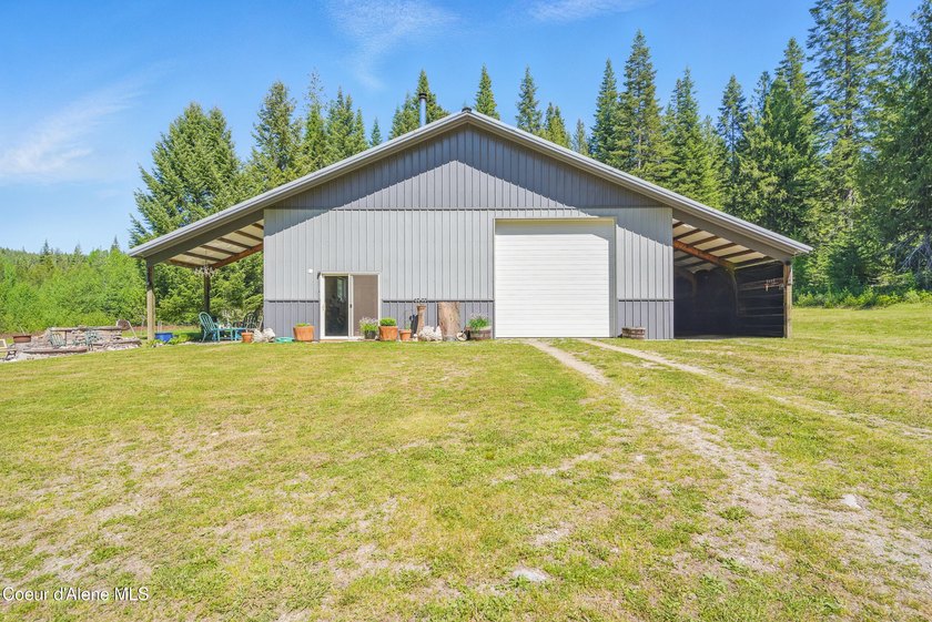 Behold a scarce opportunity with large acreage! This stunning - photo 6