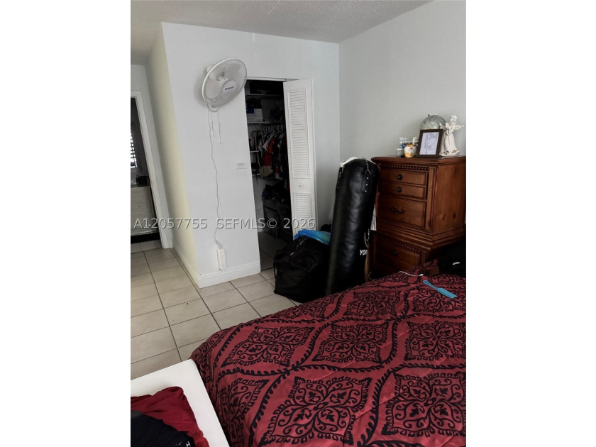 For sale spacious one-Bedroom one-Bath condo unit, with a large - photo 5