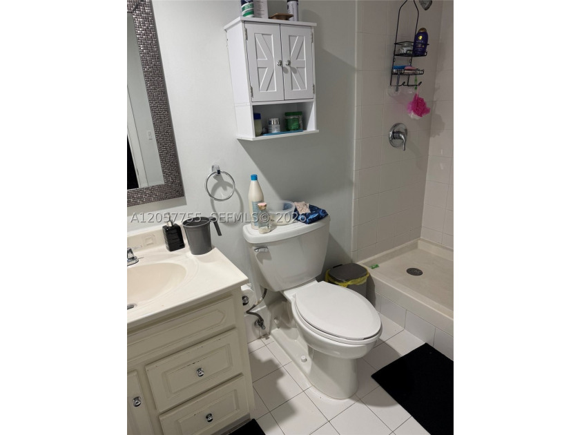 For sale spacious one-Bedroom one-Bath condo unit, with a large - photo 8