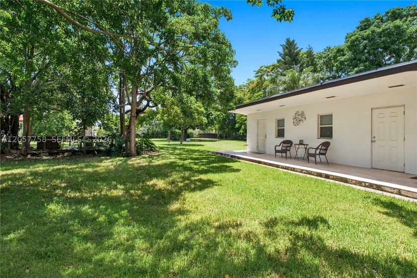 Private 2.28-Acre Ranch Retreat in Exclusive Country Club - photo 8