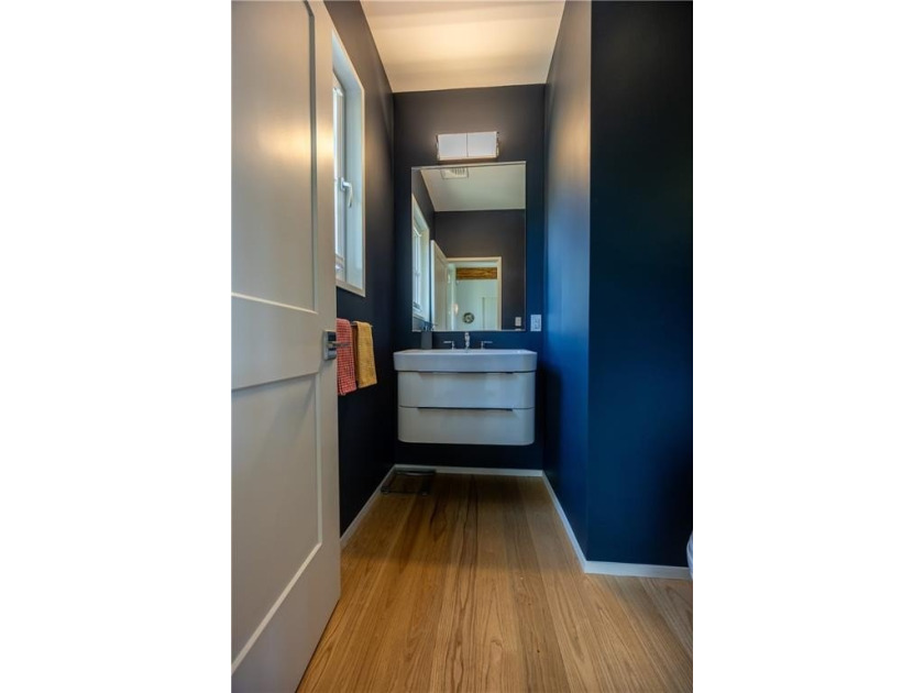 Welcome to a truly exceptional year round residence on Mohegan - photo 14