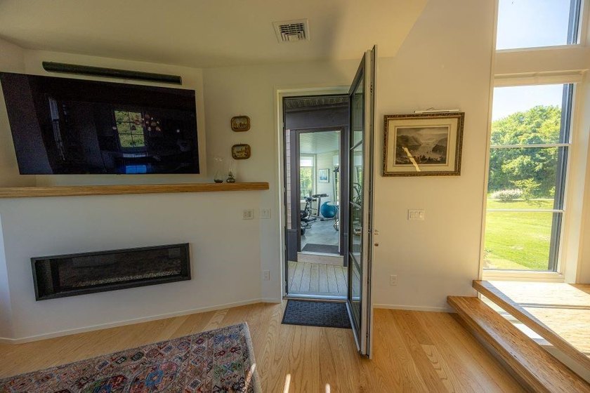 Welcome to a truly exceptional year round residence on Mohegan - photo 17
