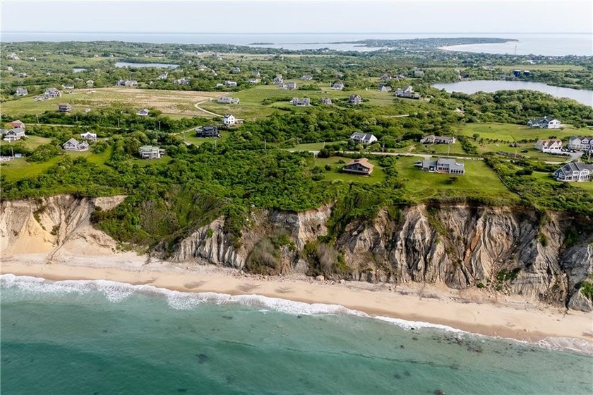 Welcome to a truly exceptional year round residence on Mohegan - photo 48