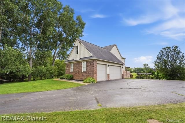 Welcome home! Discover the perfect blend of comfort, space, and - photo 3