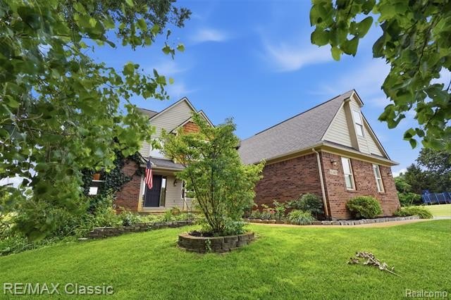Welcome home! Discover the perfect blend of comfort, space, and - photo 4