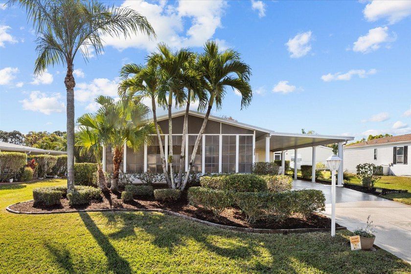 Charming Beachcomber model offering 2 spacious bedrooms, 2 baths - photo 2