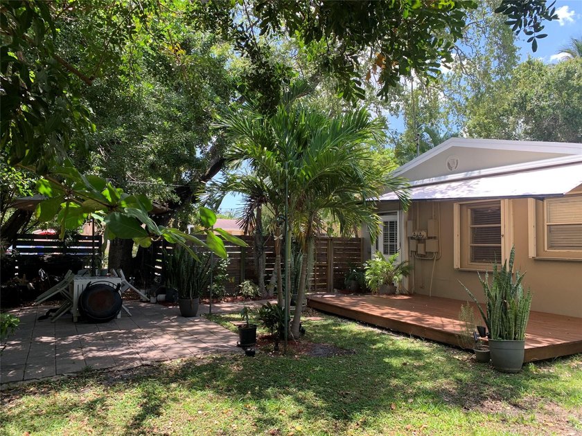 Exceptional corner-lot duplex in sought-after Tarpon River - photo 38
