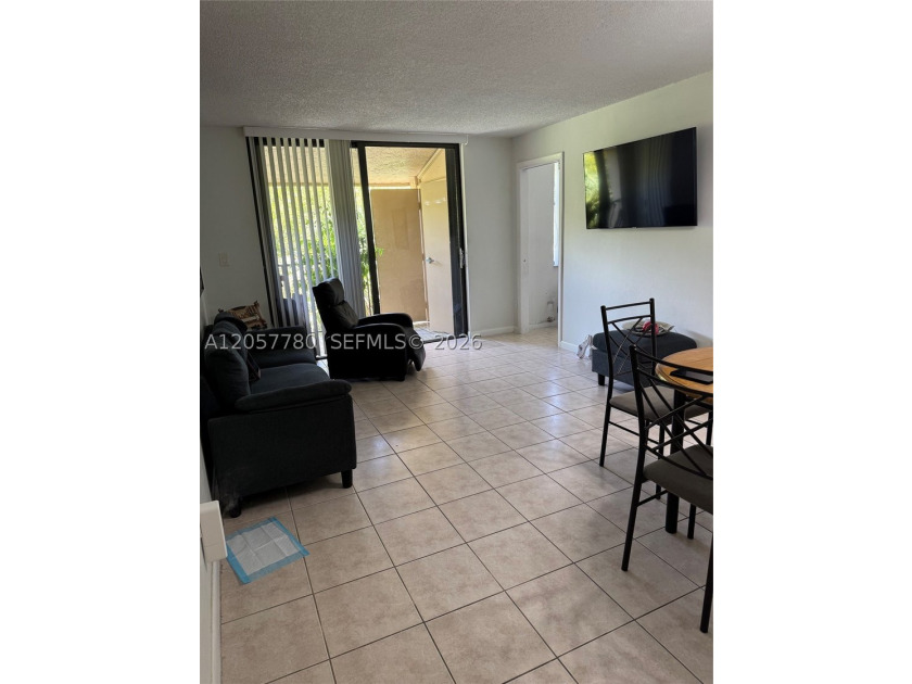 Spacious two-bedrooms two bathrooms condo unit. The unit has a - photo 5