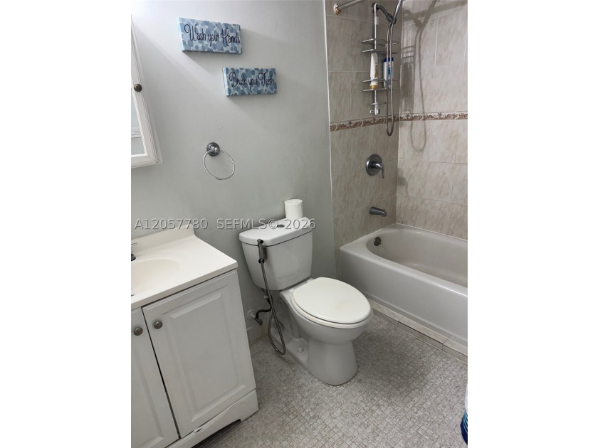 Spacious two-bedrooms two bathrooms condo unit. The unit has a - photo 10