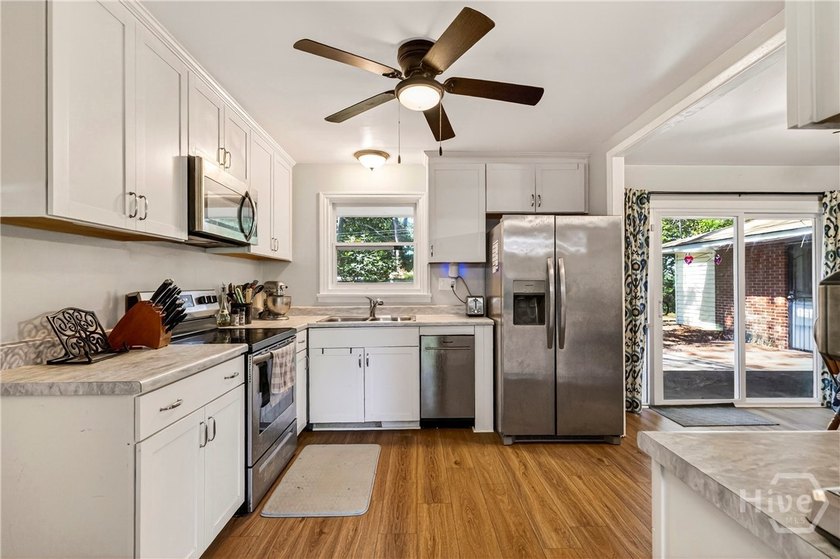 Welcome to 2131 Walz Drive, a well-maintained brick ranch - photo 4