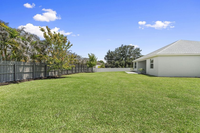 Welcome to this exceptional 2022 custom-built 4-bedroom, 3-bath - photo 32