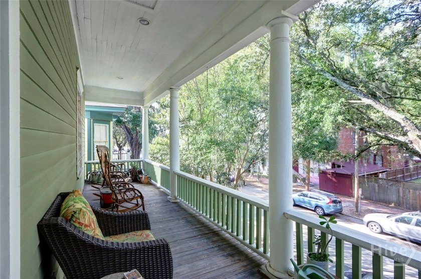 Experience the timeless beauty of Savannah from this cozy and - photo 6
