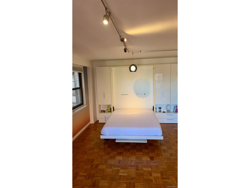 Beautifully Renovated Studio With Great Space, &amp; Open View at an - photo 11